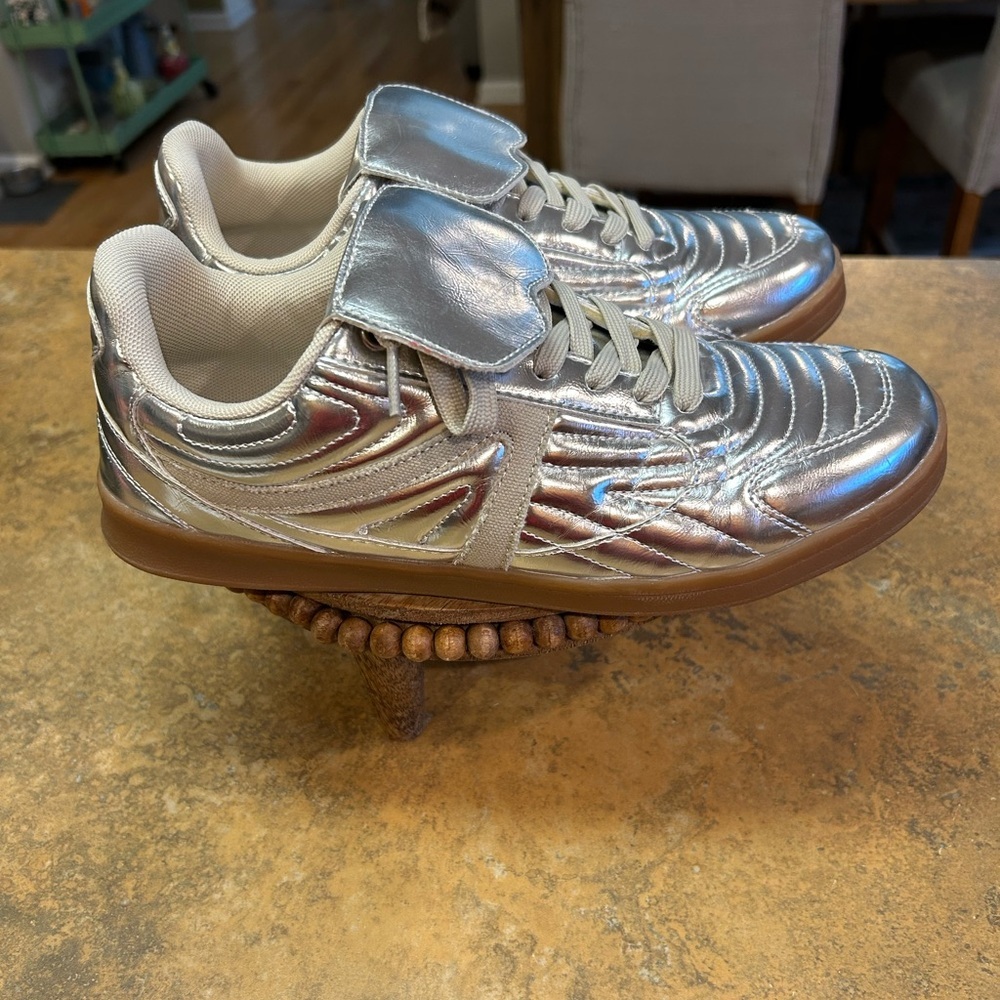 Cushionaire Astro Bold Tetro  Metallic Silver Sneakers